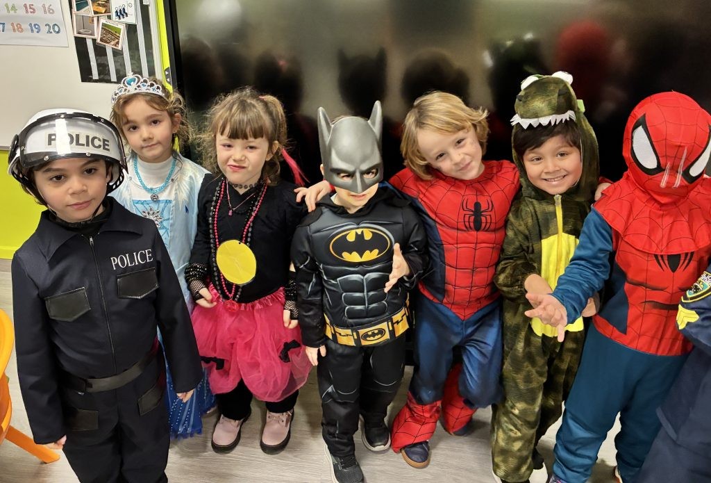 I4: Ara arriba en Carnestoltes, tots sortim a passejar…